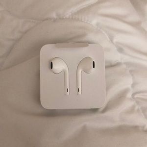 Apple Earbuds